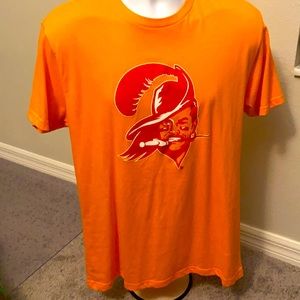 Tampa Bay Bucs old school logo t shirt size L